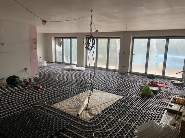 Underfloor screeding