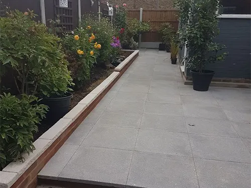 a long narrow walkway between two buildings